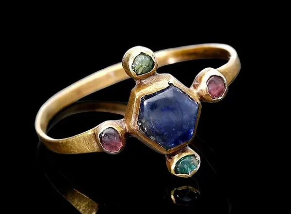 800-Year-Old Gem-Set Ring Once Worn by Medieval Bishop to Hit Auction Block