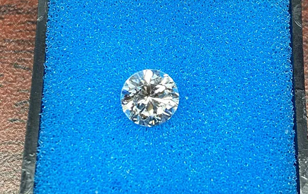 TSA Officer Helps Reunite Honeymooners With Engagement Diamond Lost at JFK Airpo