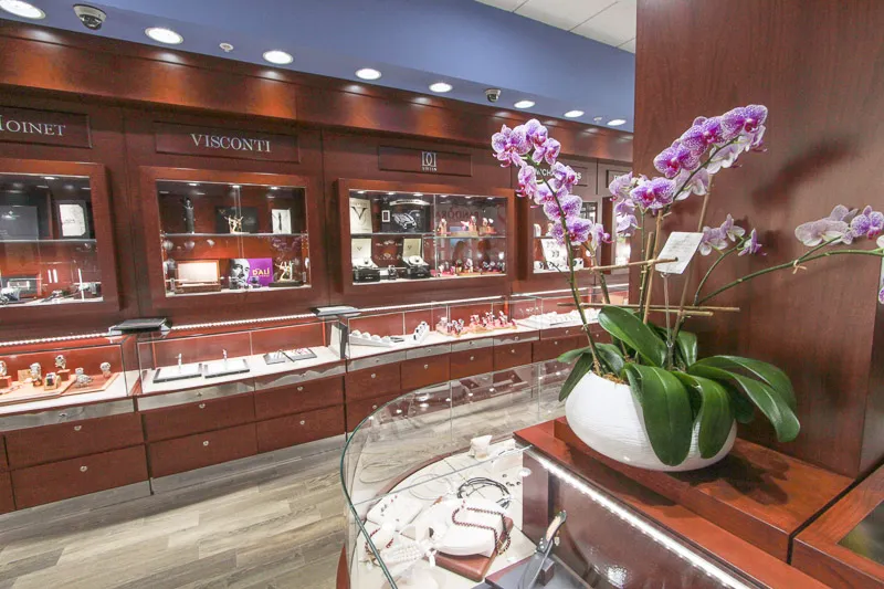Expansive Showroom Diamonds Direct provides the Tampa Bay area with the finest internationally recognized brands. Diamonds Direct St. Petersburg, FL