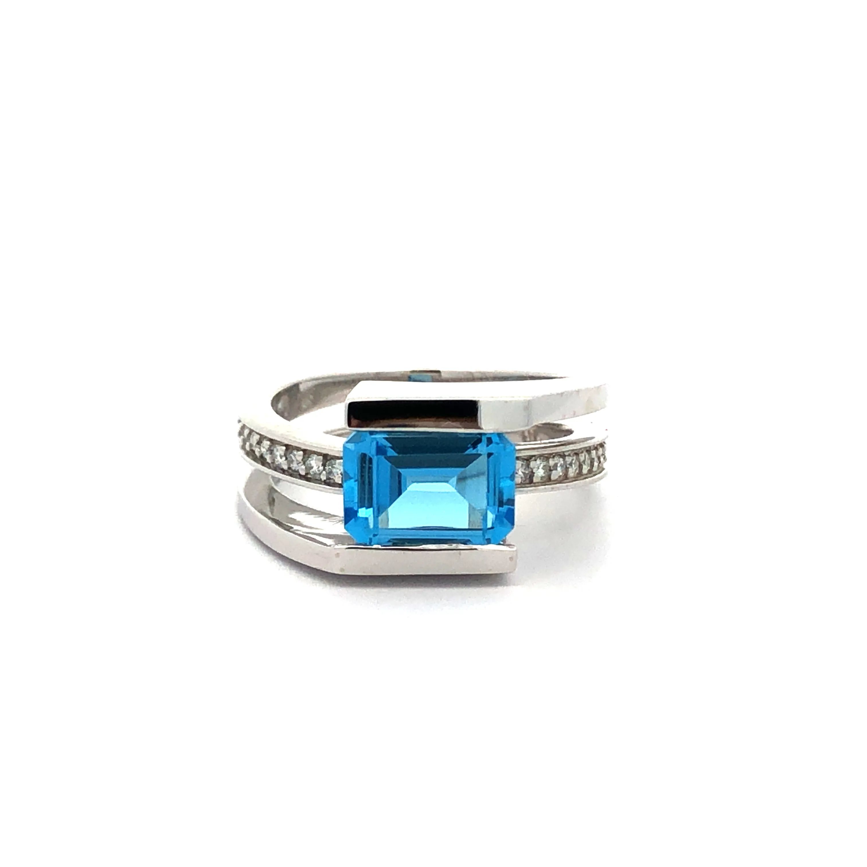 14kt white gold blue topaz ring Lorem ipsum dolor sit amet consectetur adipiscing elit. Diedrich Jewelers Ripon, WI