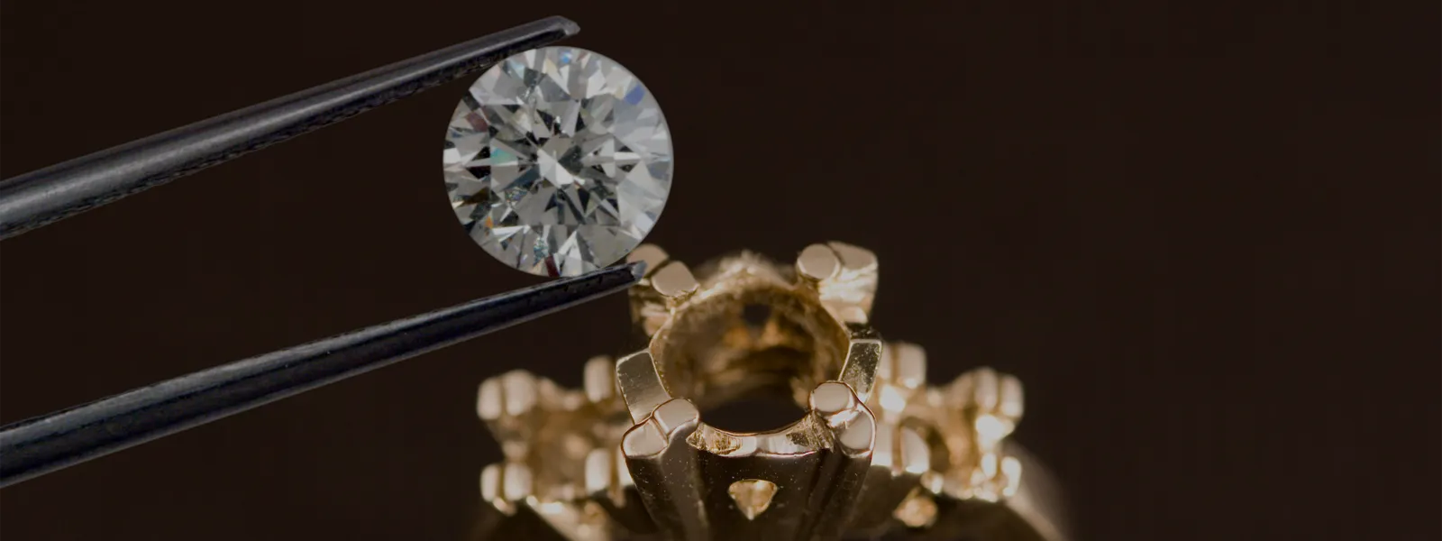 VISIT US TODAY Our expert and friendly staff are ready to help you with any questions or concerns you may have. D&M Jewelers Green Bay, WI