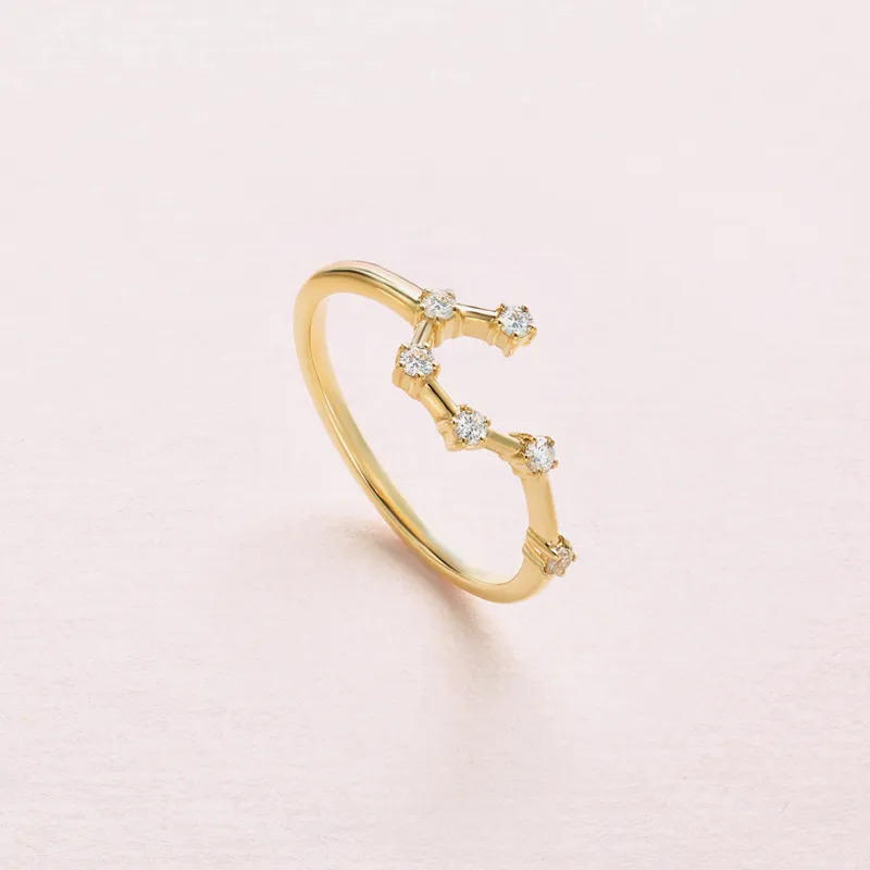 Gold ring with five sparkling diamonds, designed in a unique, modern style.