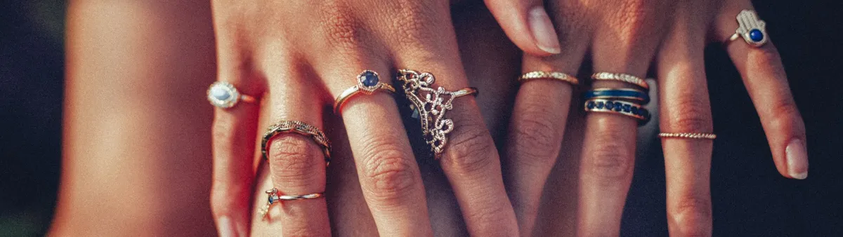 Read article: A Beginner&#8217;s Guide to Stackable Rings: Mix & Match Jewelry!