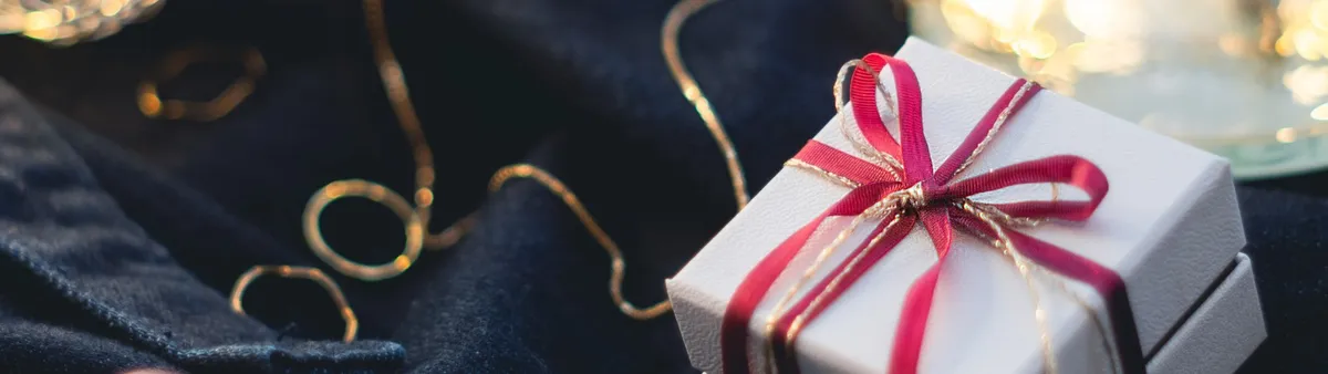 Read article: A Quick Guide to Custom Jewelry for Holiday Gifting