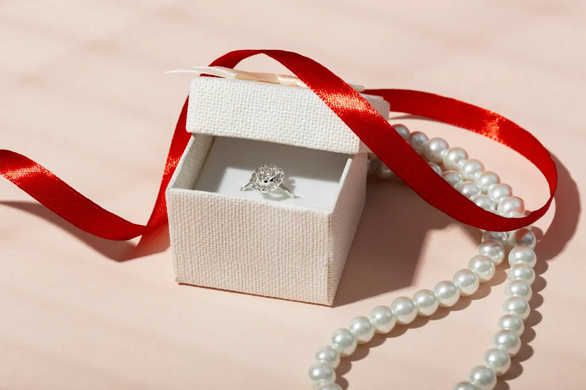 Buy an Oval Diamond Engagement Ring: The Fire Your Love Story Needs
