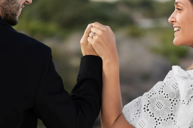Read Article: Stolen Glances to Stolen Hearts to Where to Buy Engagement Ring Online