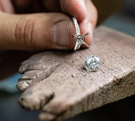 STONE, SETTINGS,STYLE After hearing your Ringspiration our team will meticulously seek the perfect stone to fit your custom piec