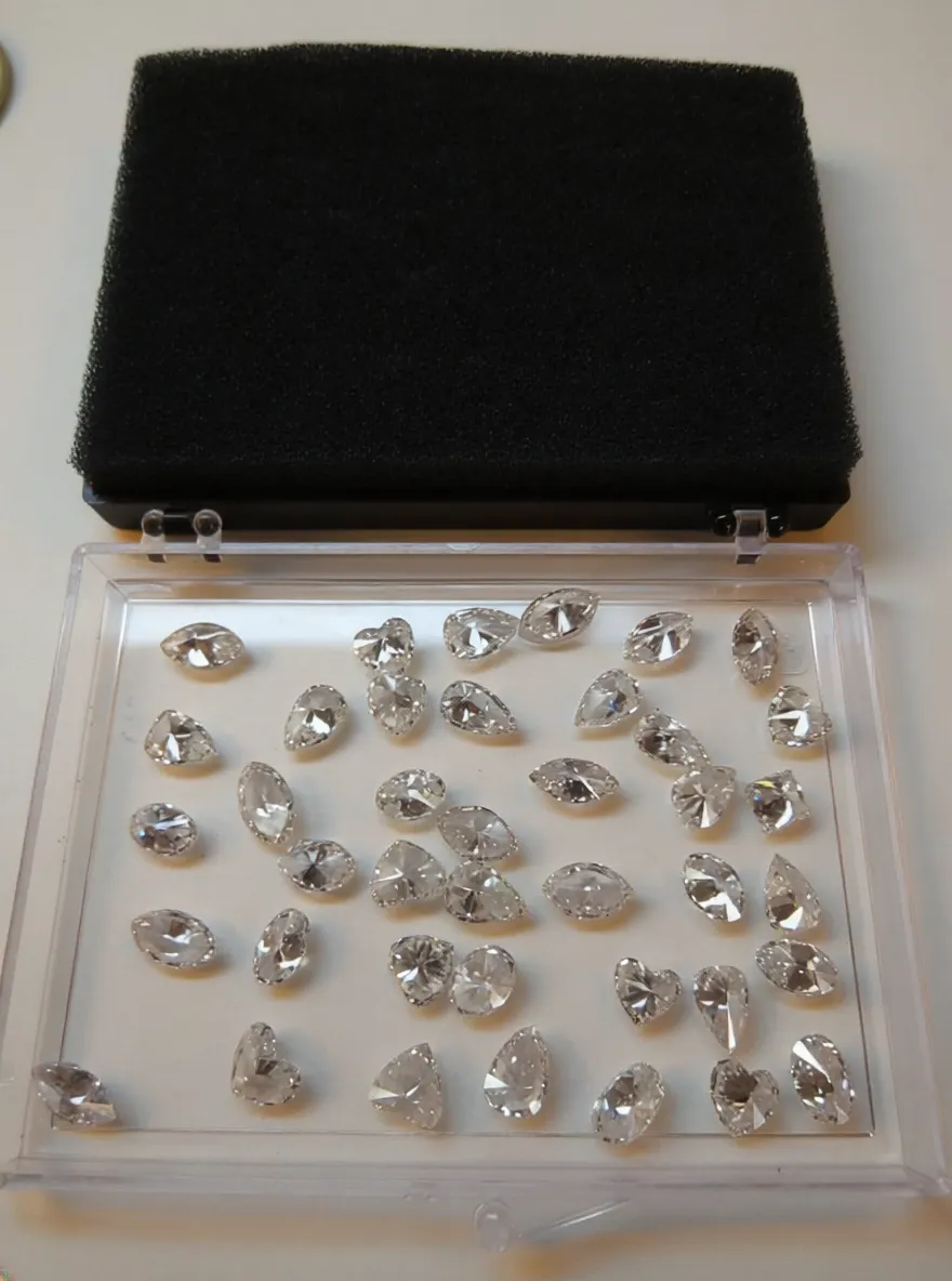 Loose diamond selection tray in Antwerp Diamond District