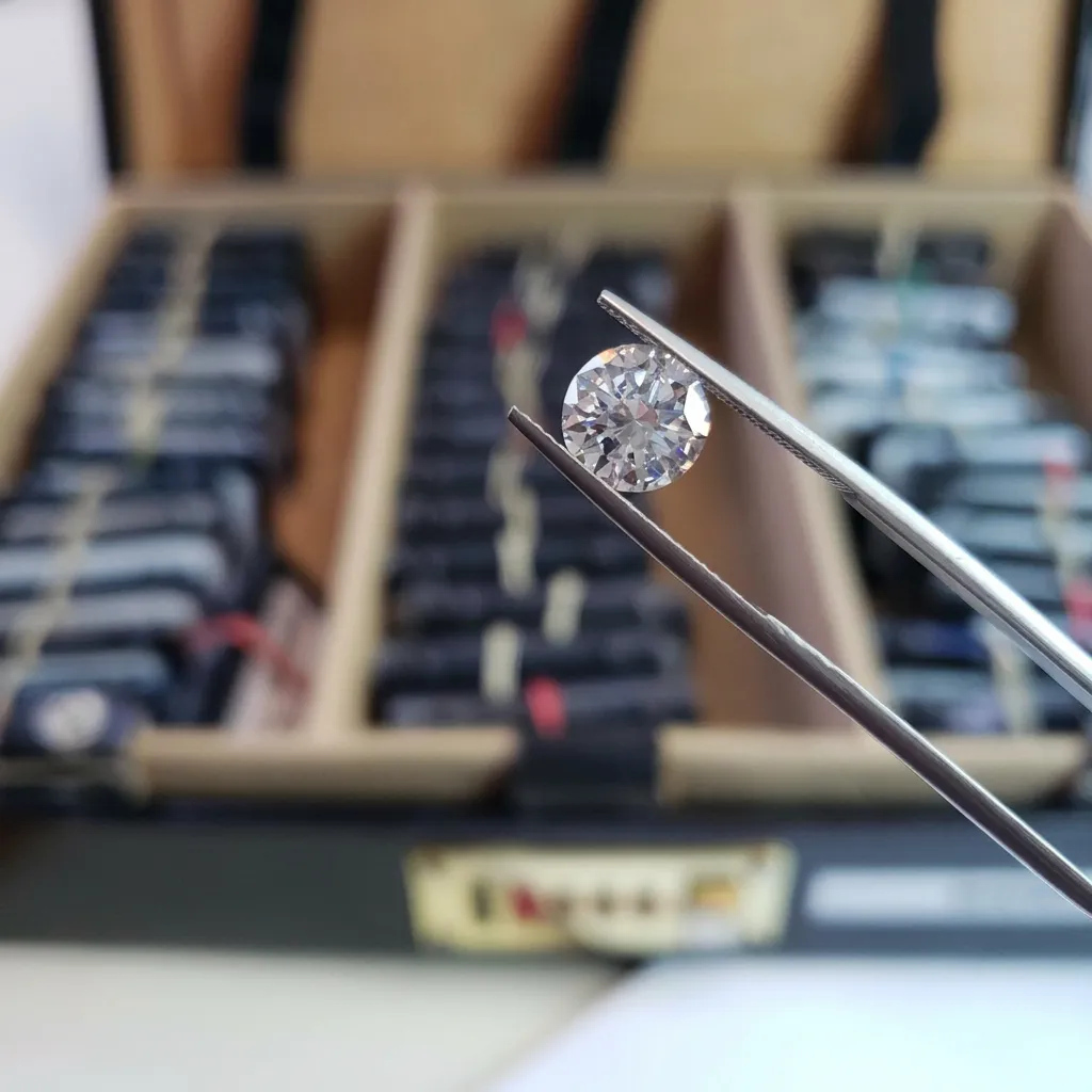 Diamond being examined with tweezers in Antwerp