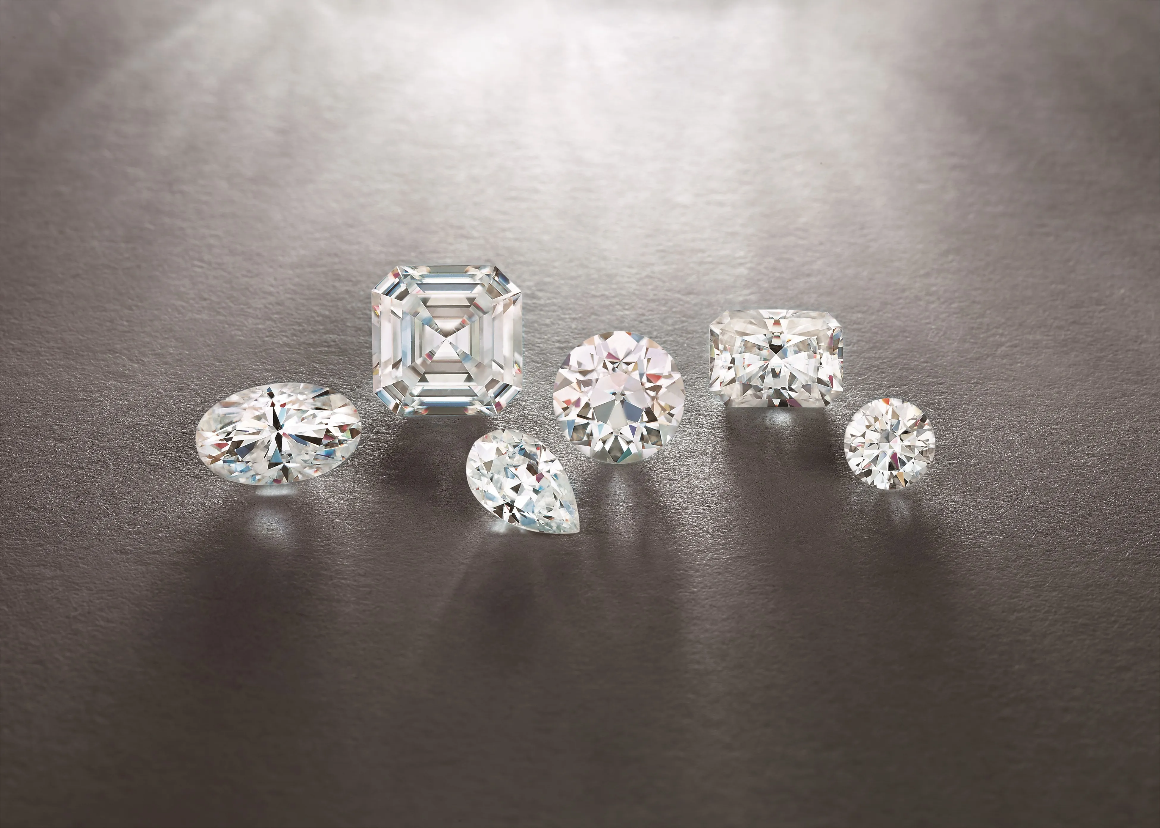 Can people tell the difference between Natural and Lab Grown Diamonds? In short, no, there is no visible difference between the 