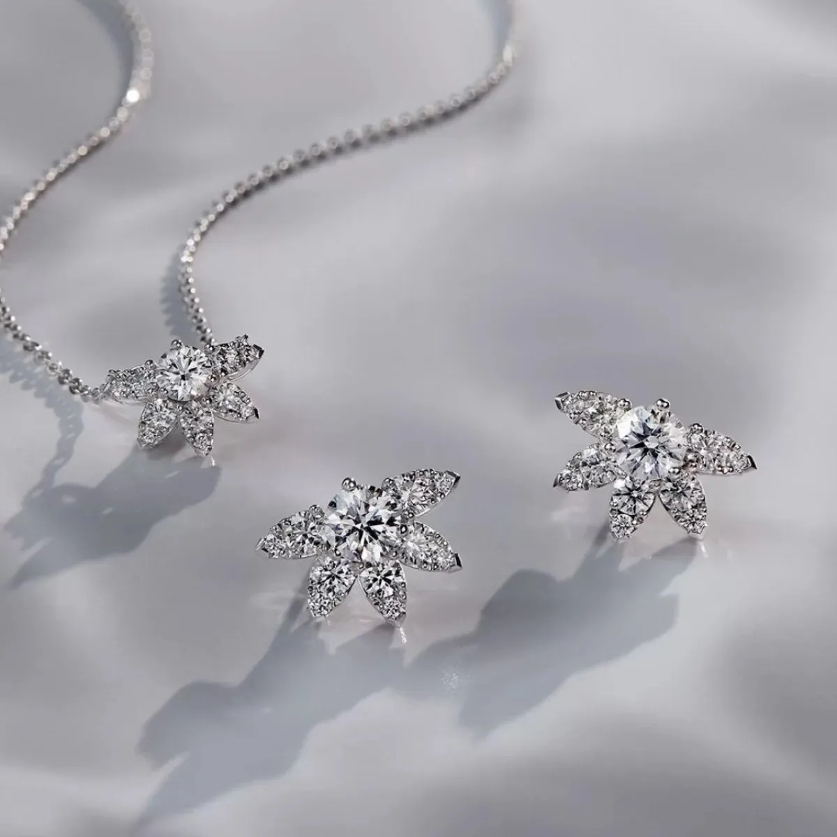 Wedding Jewelry Trends: Must-Have Accessories for the Modern Bride and Groom at 