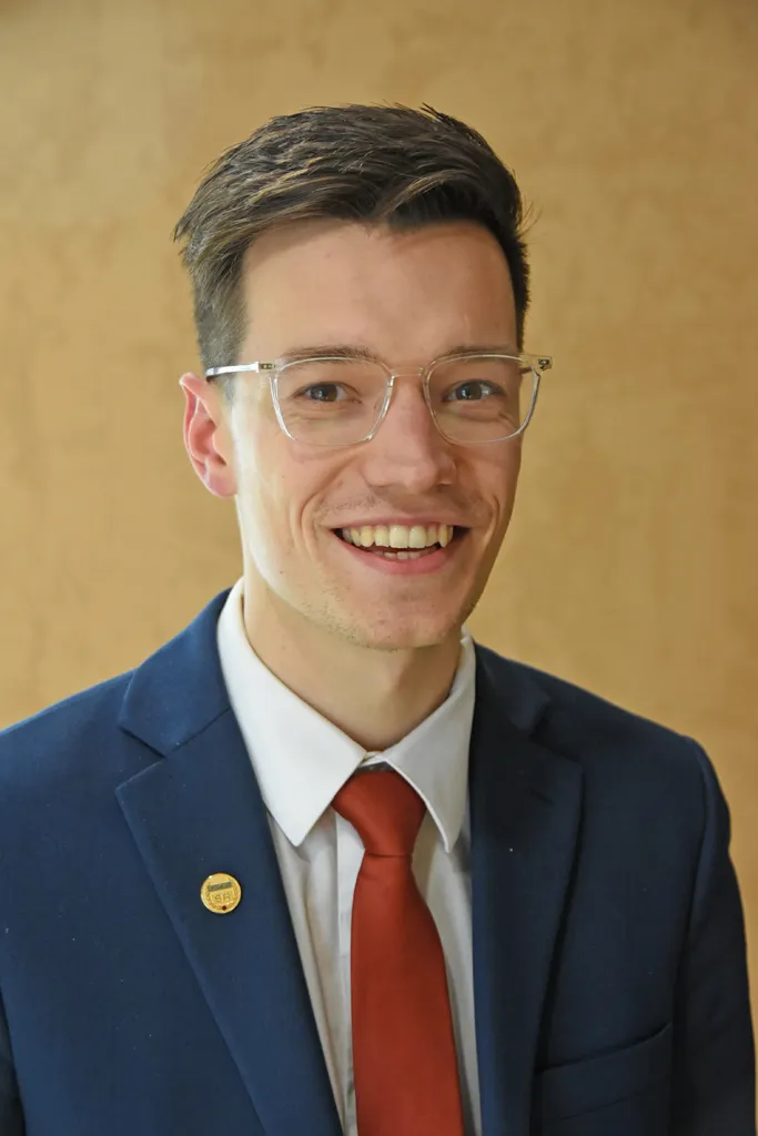 Cameron Warren, AJP, dedicated Gold Buyer at Graham Jewelers in Wayzata, MN