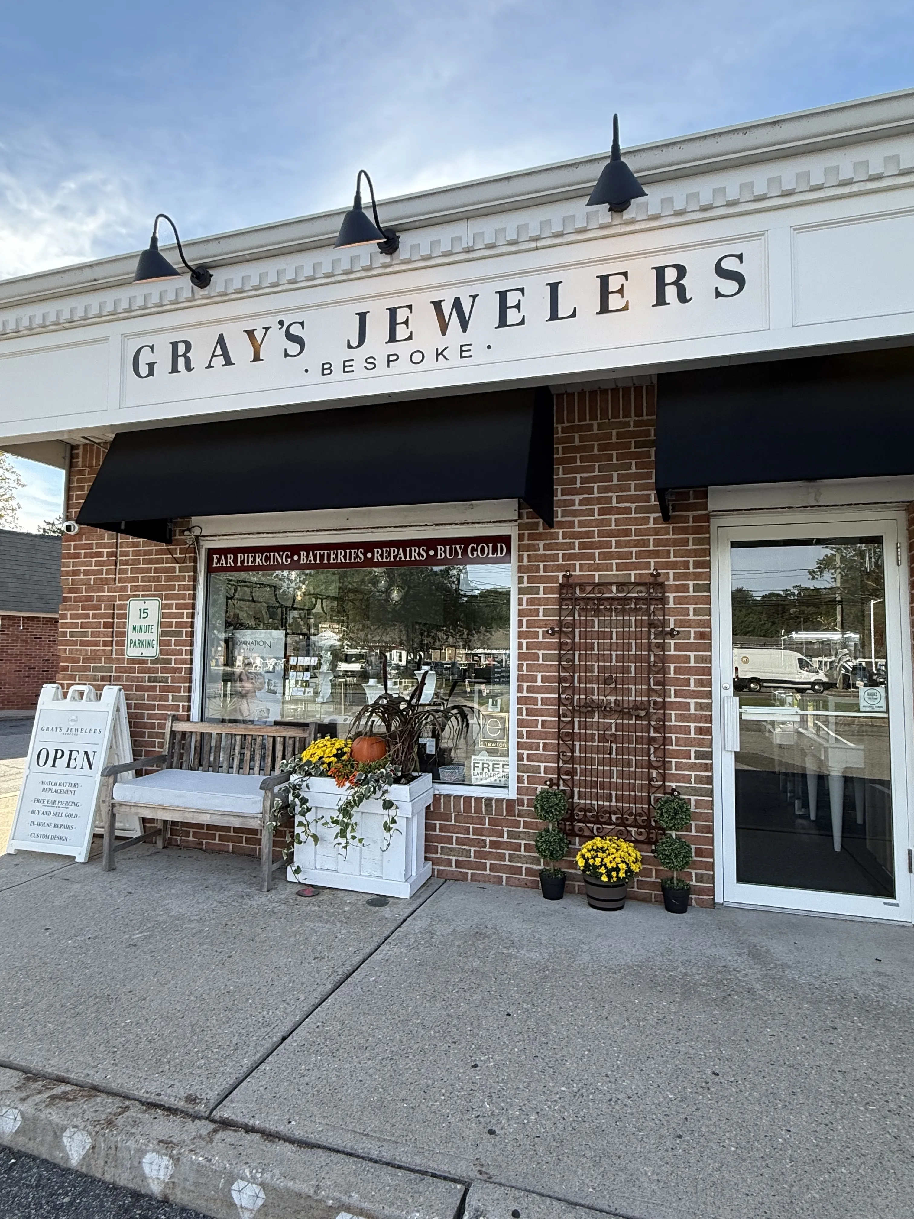 A couple walking on a Long Island beach, celebrating with fine jewelry from Gray's Jewelers Bespoke