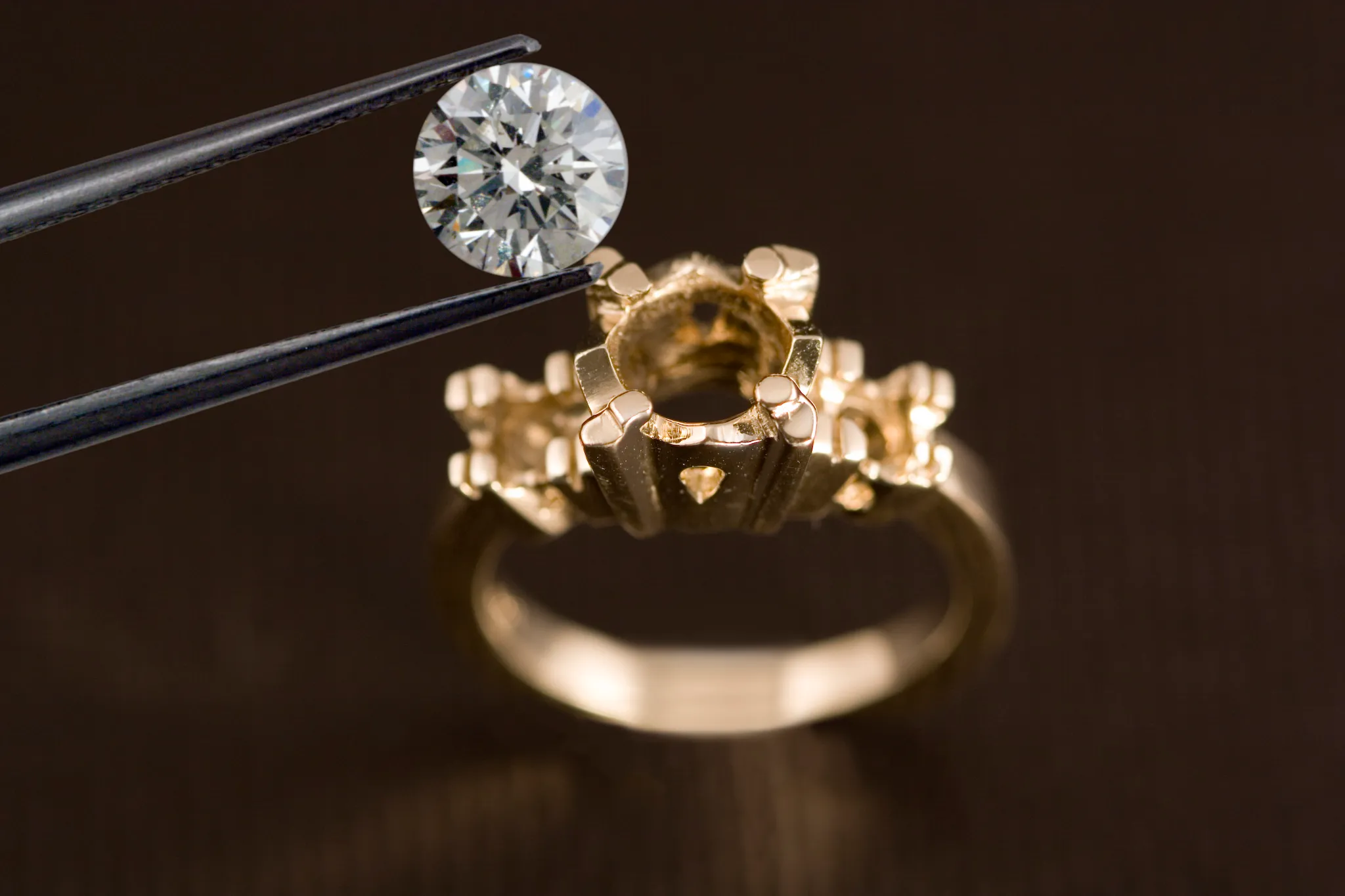 Choose the perfect custom engagement ring setting at Grogan Jewelers By Lon in Huntsville, AL.