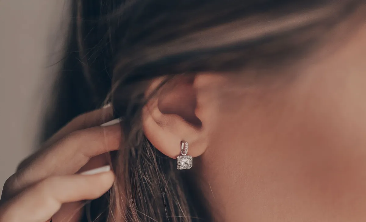 Summer Radiance: Embracing Diamond Earrings for Effortless Elegance