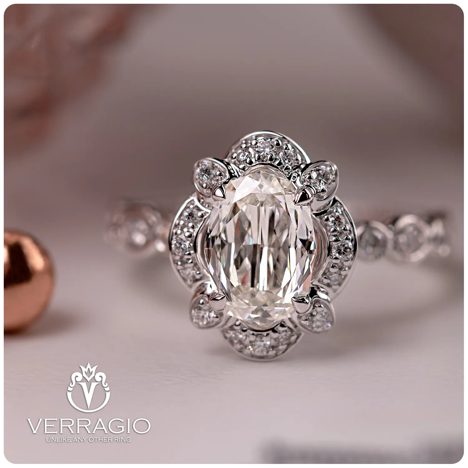 Antique Antique settings are a tribute to the past when wedding and engagement bands were ‘antiqued’ with small grooves on t