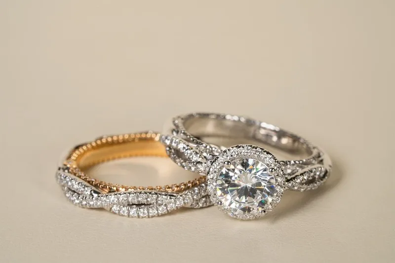 Choosing the Right Diamond Engagement Ring Setting