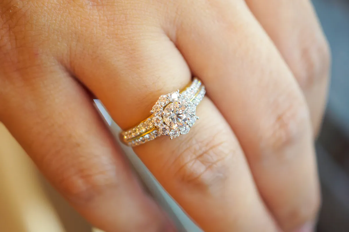 How to Buy an Engagement Ring: Step-by-Step Guide