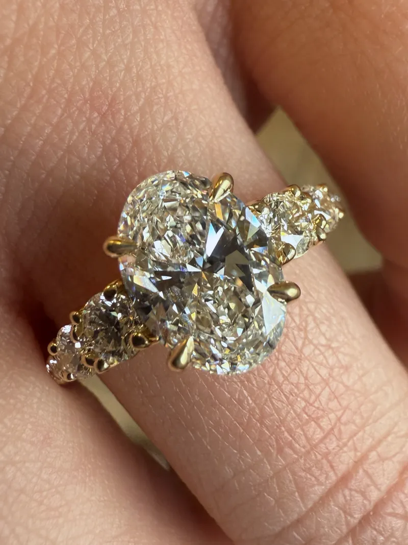 How to Choose an Engagement Ring Setting: A Buyer's Guide