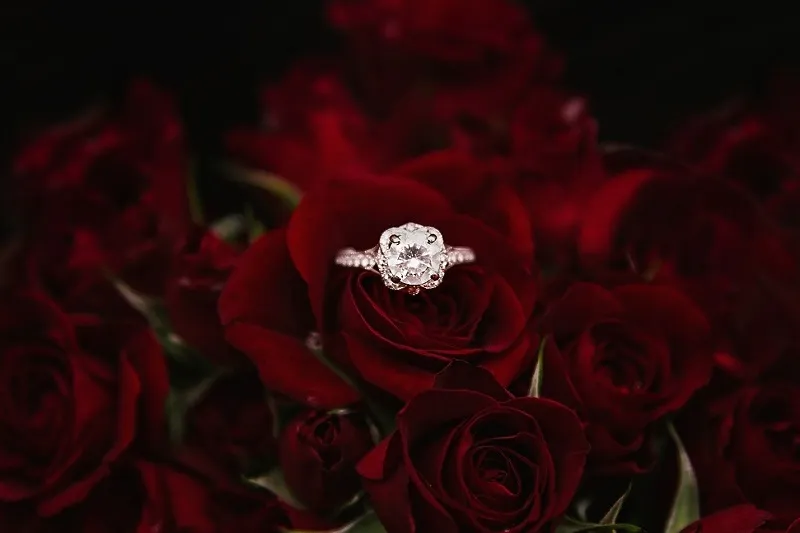 19 Romantic & Creative Ways to Propose to A Woman