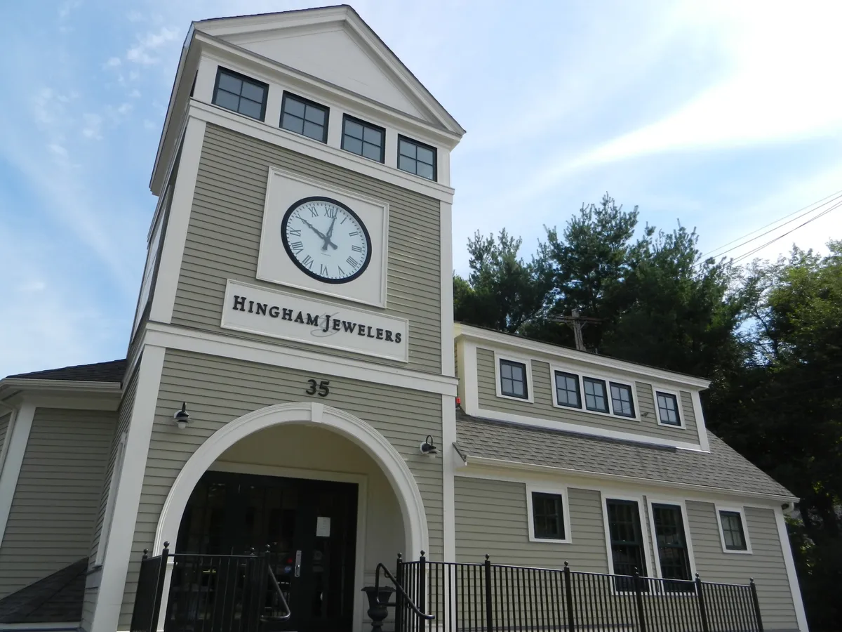 Now Hiring: Sales Associate & Personal Shopper