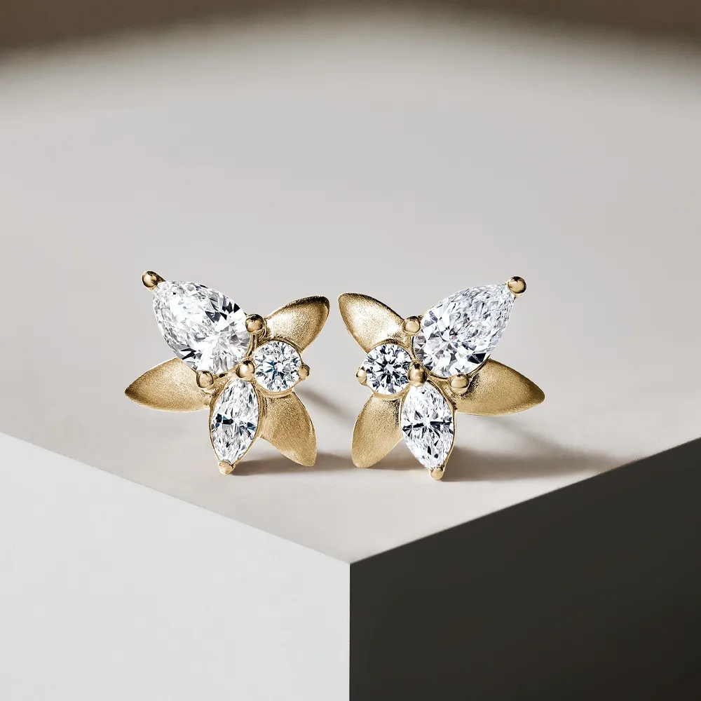 Gold floral earrings with sparkling diamonds, perfect for elegant occasions.