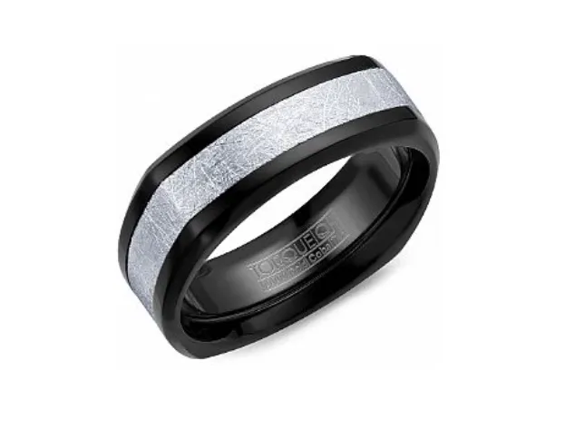 Bold wedding band for a stylish statement