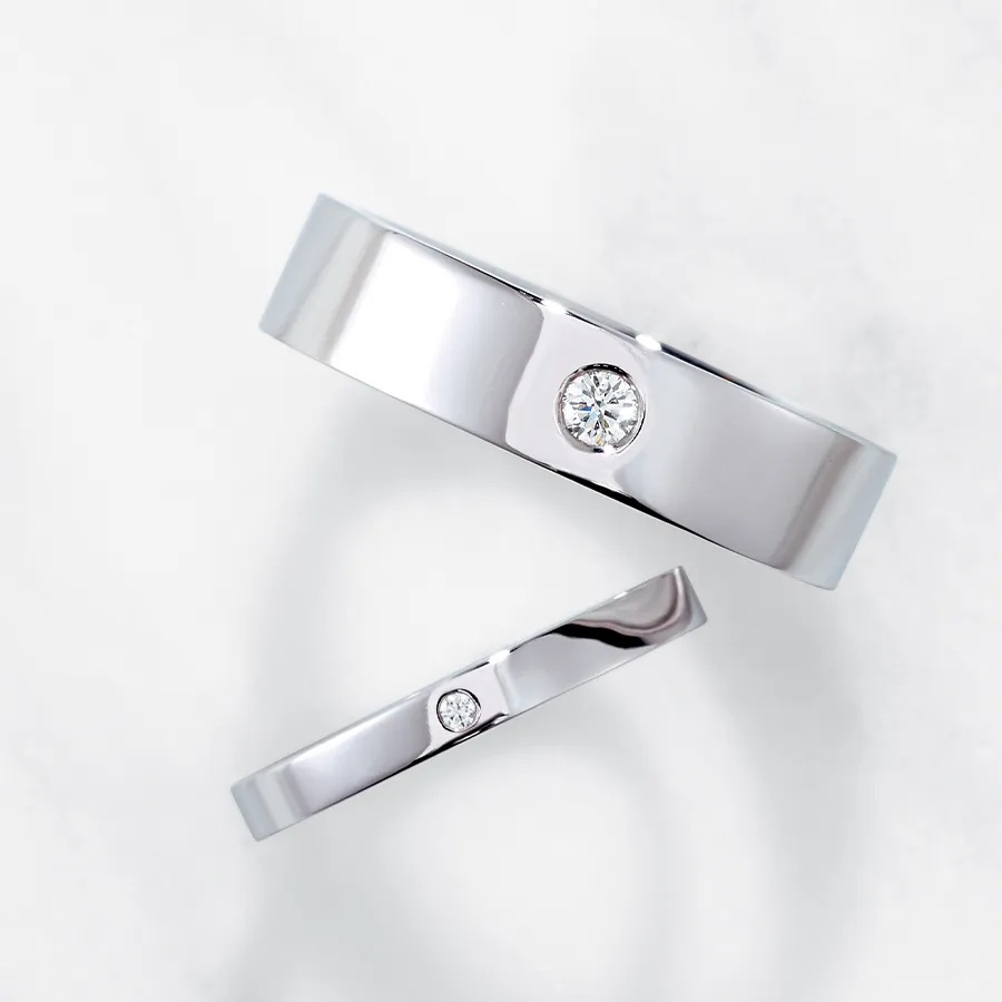 Exquisite diamond piece on women’s wedding band