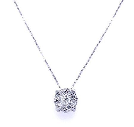 Captivating Diamond Pendant for a Timeless Look