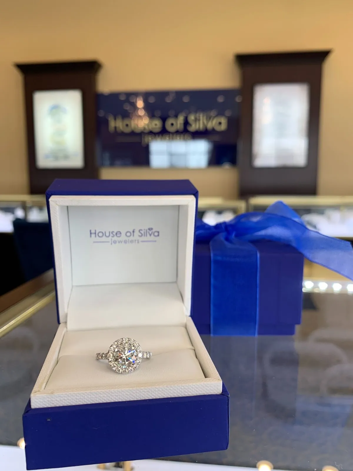 Exquisite diamond ring for Mom