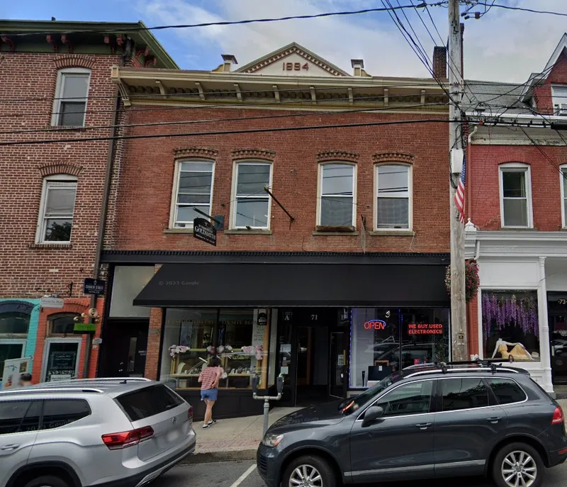 Read article: What to Look for in a Jeweler in the Hudson Valley