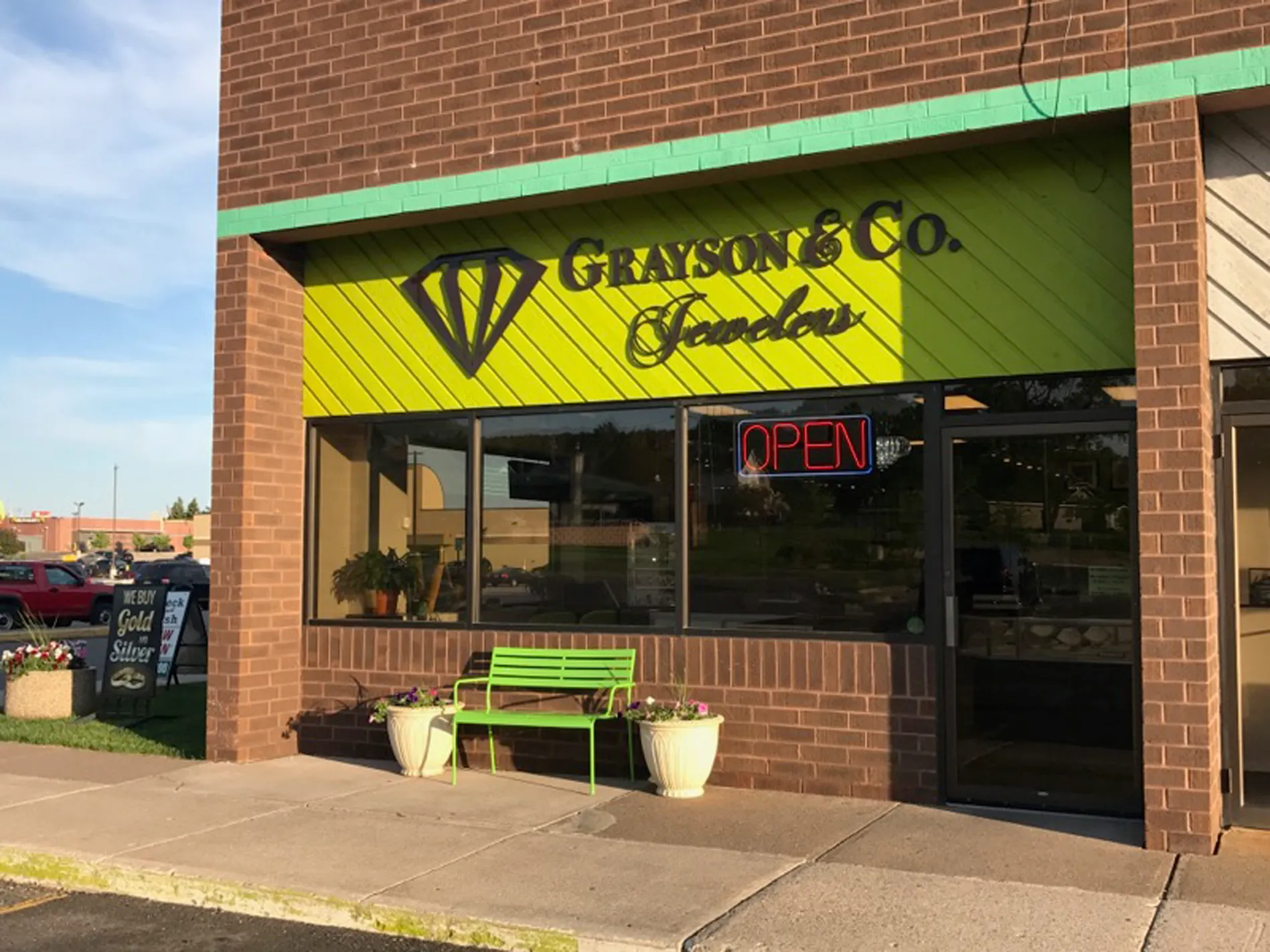 Employment Opportunities Explore how to Apply Grayson & Co. Jewelers Iron Mountain, MI