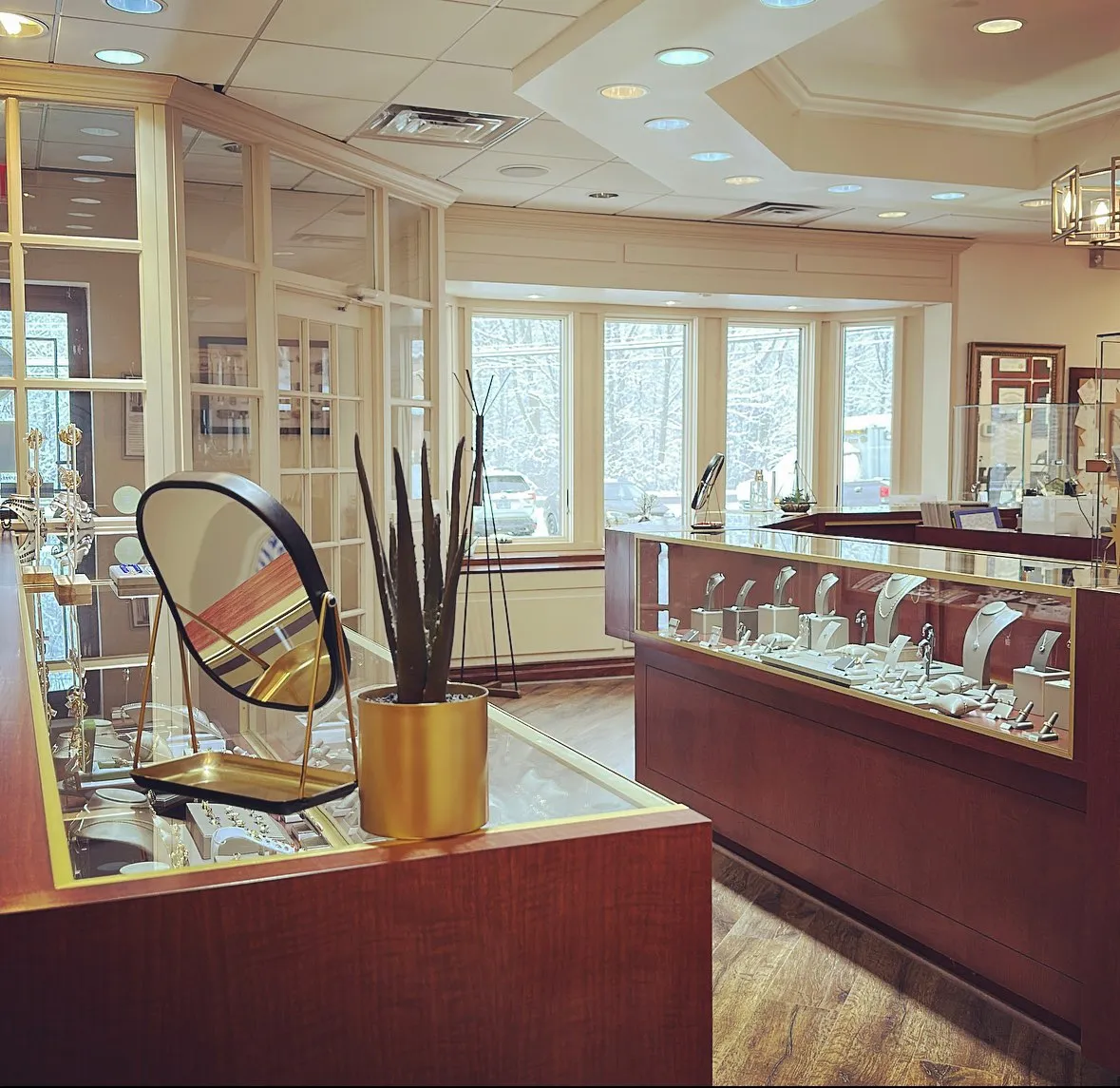 Our History Over 80 years ago, Simon Karagozian dropped out of school to make charms in Manhattan’s famous Diamond District. He was only 15 years old. Over the coming years, he would hone those skills; find a passion for fine jewelry and eventually go on to found Jaymark Jewelers. Jaymark Jewelers Cold Spring, NY
