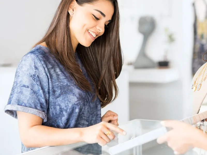 Earn 5% rewards on qualifying regularly priced jewelry and watch purchases, in-store and online.
