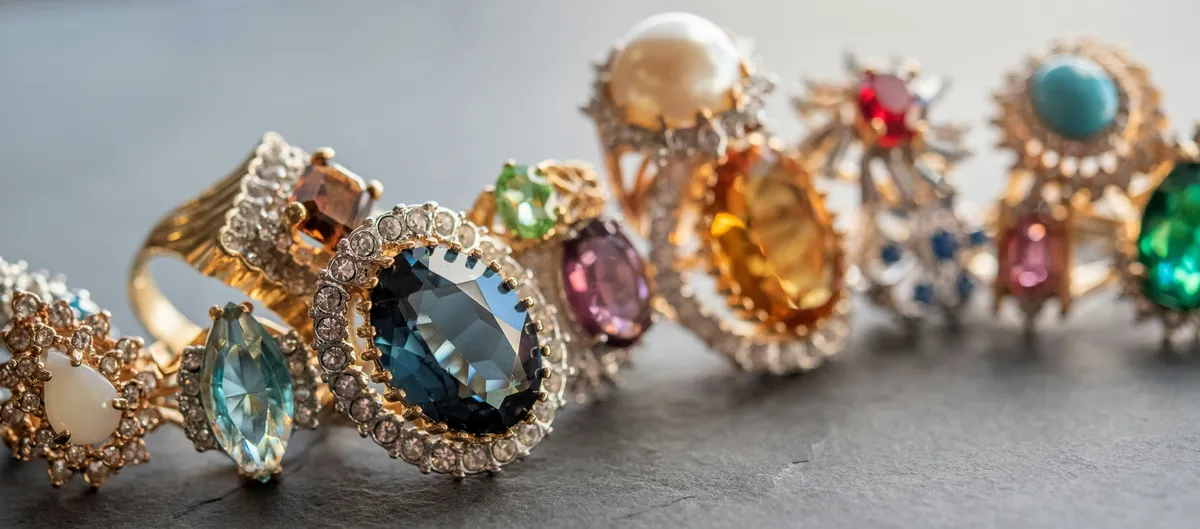 Types of Gold Jewelry: How to Choose the Right One for You