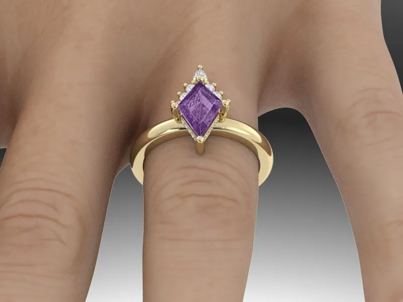 Hand wearing a custom yellow gold ring with a kite-cut amethyst, round diamonds and a pear-shaped diamond