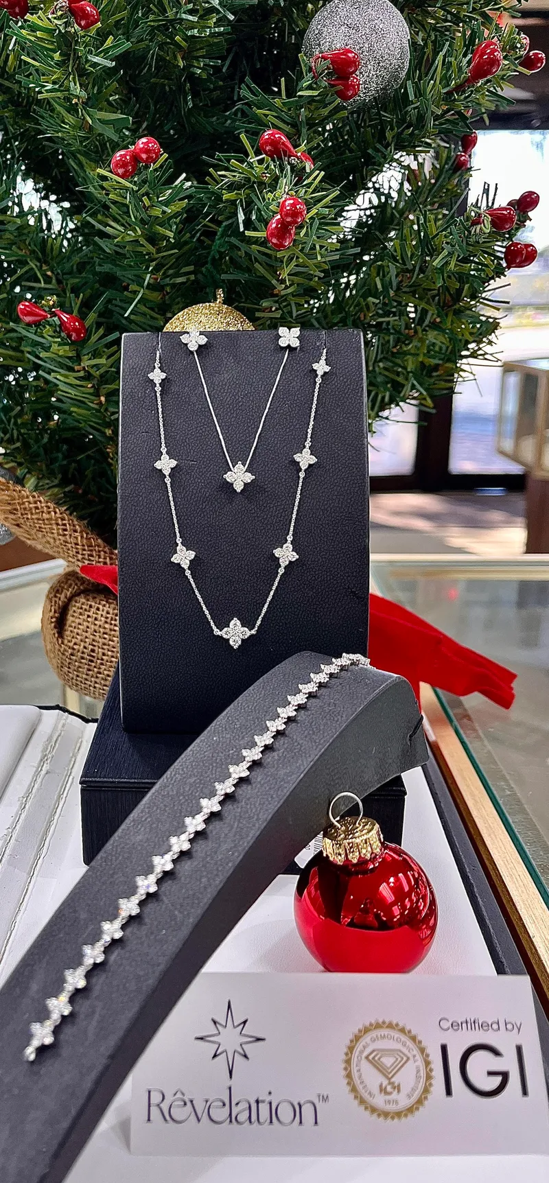 Read article: Make this Holiday Season the Best One Yet with Beautiful Diamonds and Fine Jewel