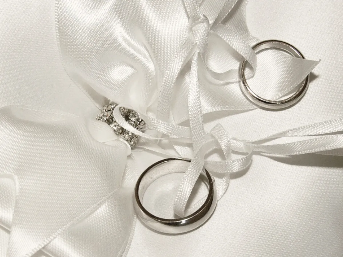 Sustainable Packaging Options For Mens Wedding Bands