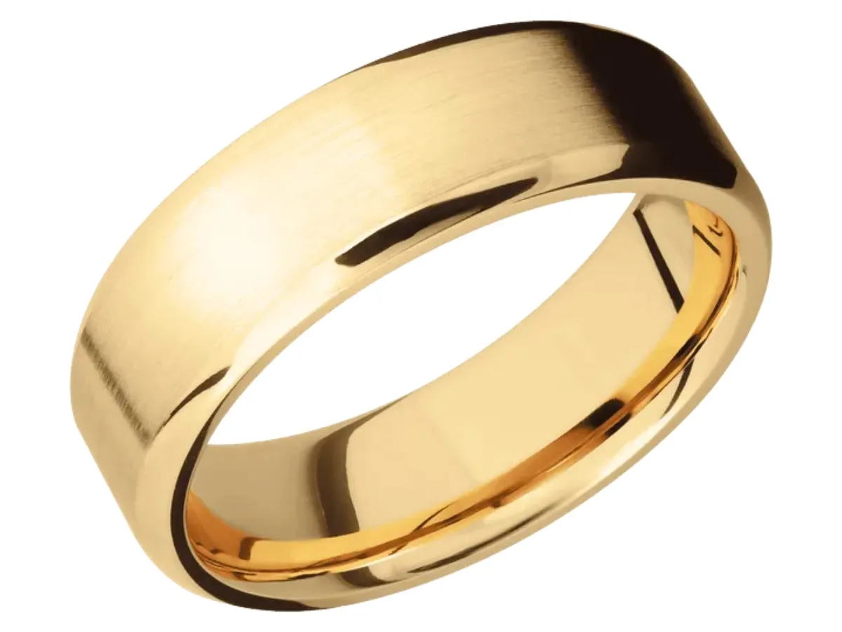 Brushed yellow gold beveled ring