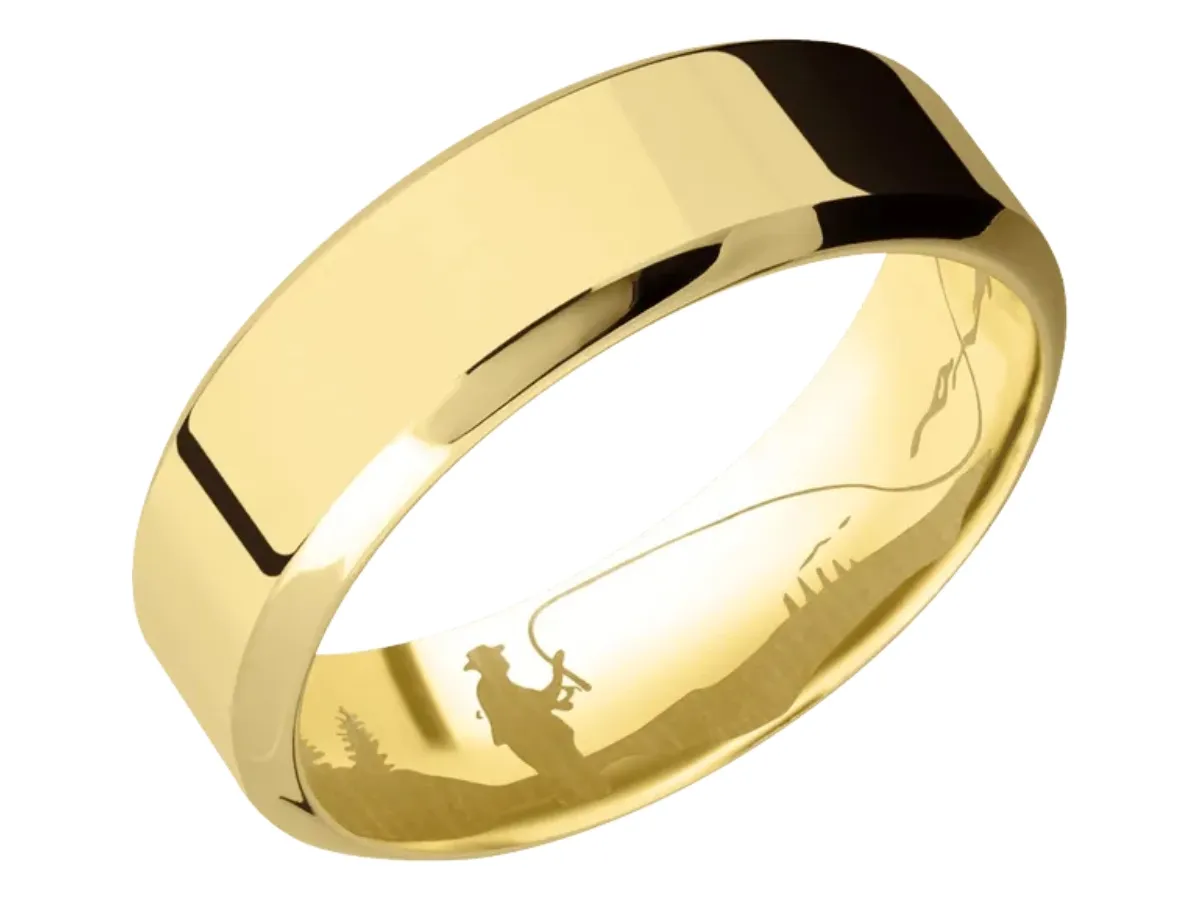 Yellow gold ring with fisherman engraving