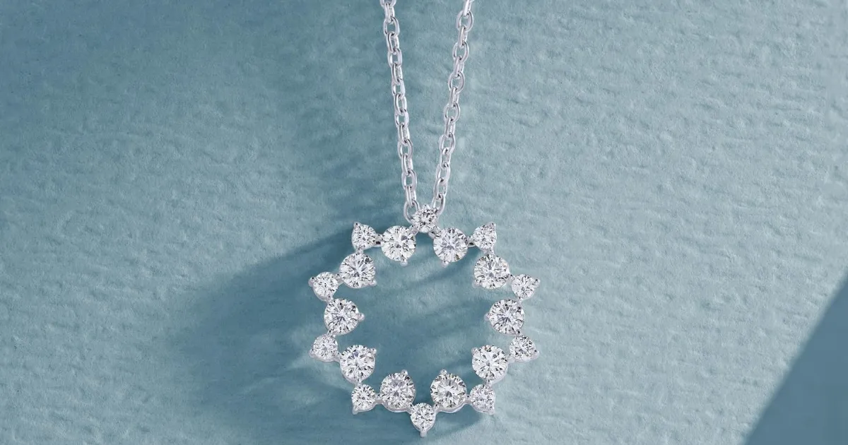 How to Layer Diamond Necklaces for a Chic and Modern Look: Styling Tips and Tech