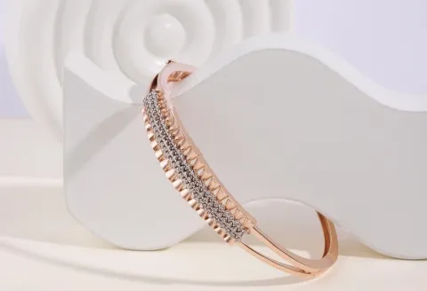 Rose gold bangle as holiday gift