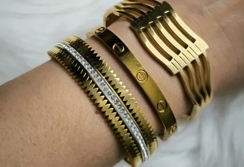 Stacking bangles this season trends