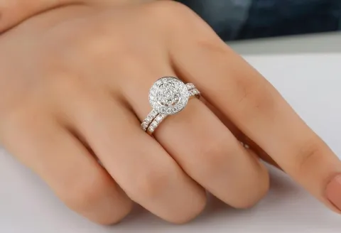 Unique engagement ring on a bride’s hand