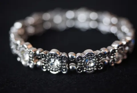 Bangle bracelet with detailed pattern