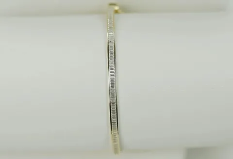 Bangle bracelet with clasp