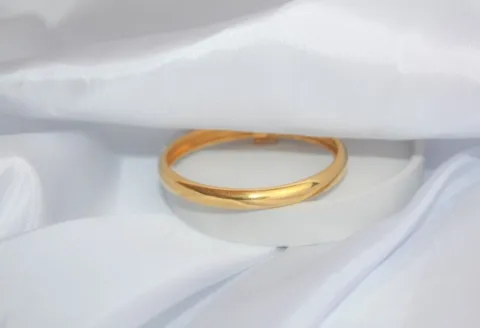 Simple Gold Bangle Bracelet Display