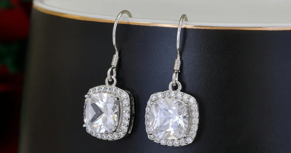 Diamond Earrings Sizing Guide for Different Ages