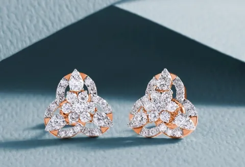 Rose gold earring with diamonds