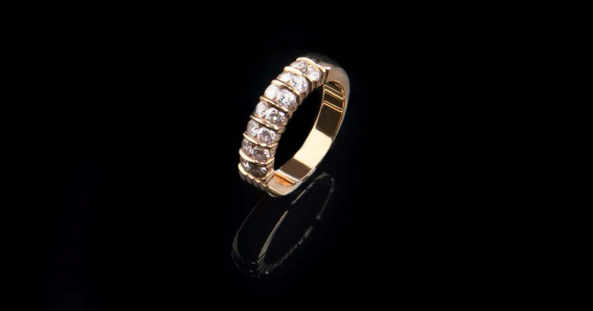 Understanding the Value Differences Between Unique Engagement Rings and Traditio